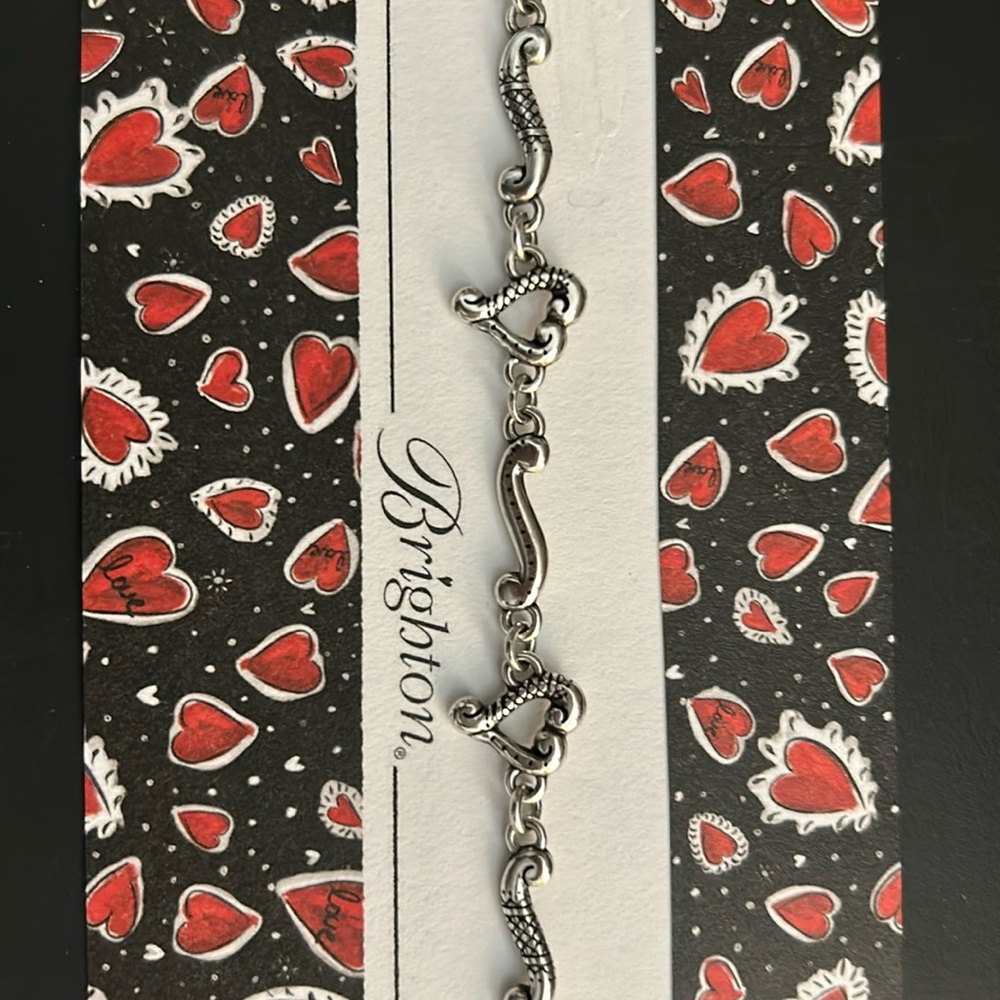 Beautiful Brighton heart bracelet 8 inches long like new condition
